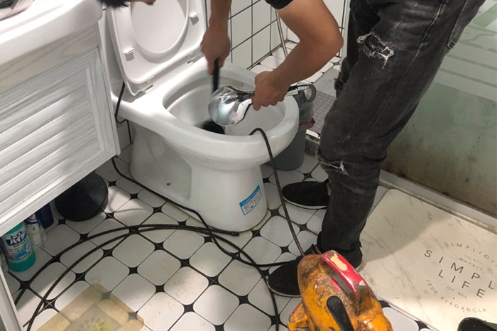 西双版纳马桶堵塞自己疏通还是找师傅?专业上门服务让你省时更省心